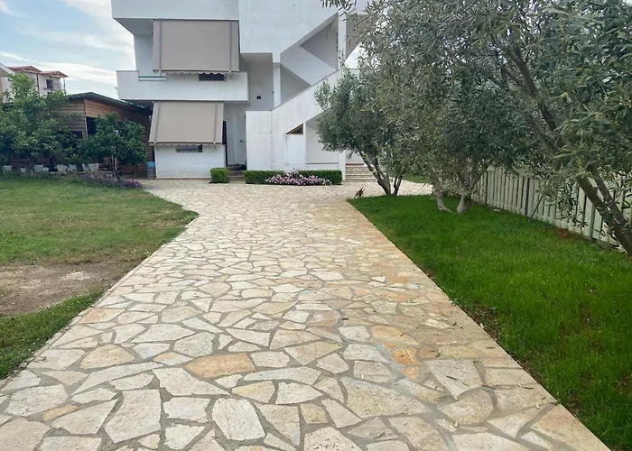 Ergys Apartments